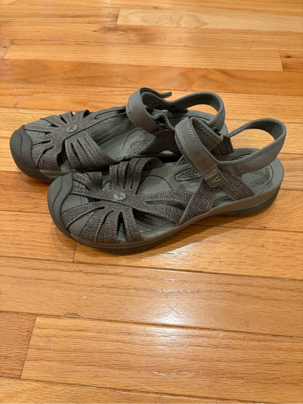 Keen Women's Rose Sandals Gargoyle/Raven Gray Colorway Athletic Wide Toe-Box